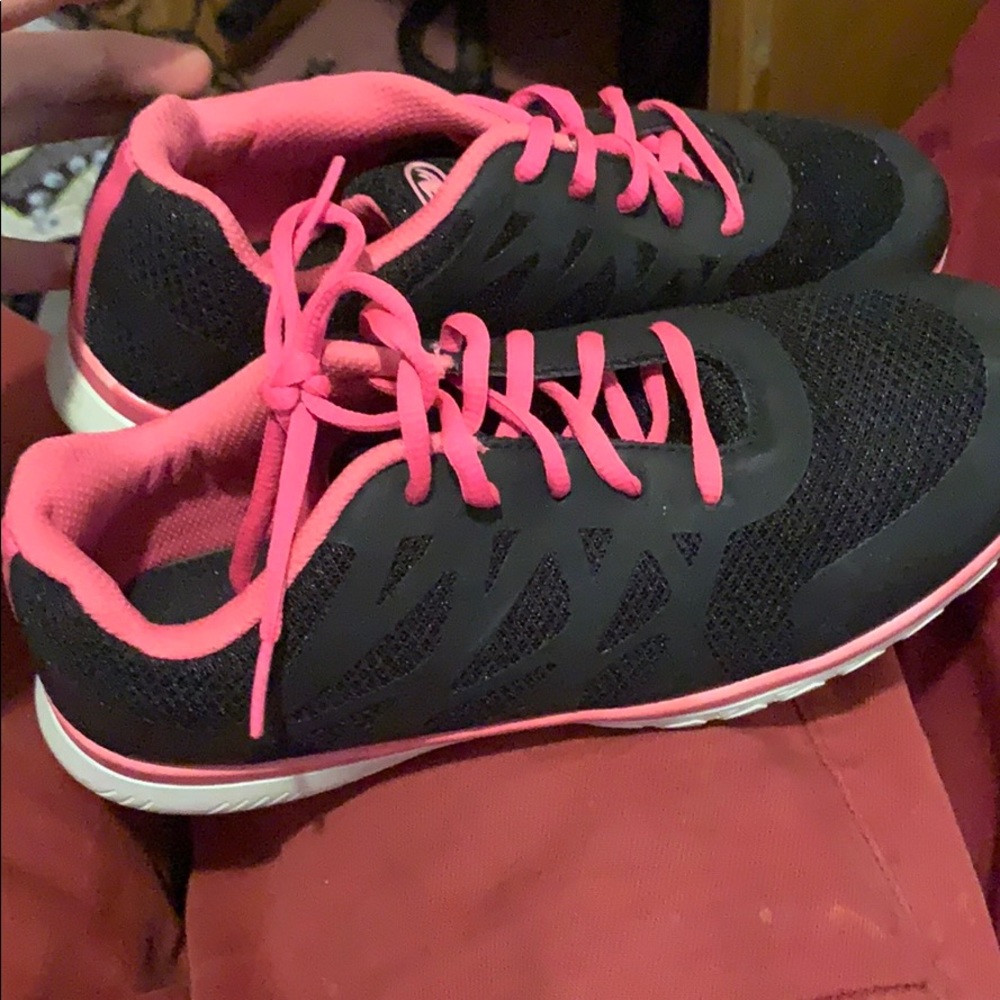 Black and pink running shoes size 6